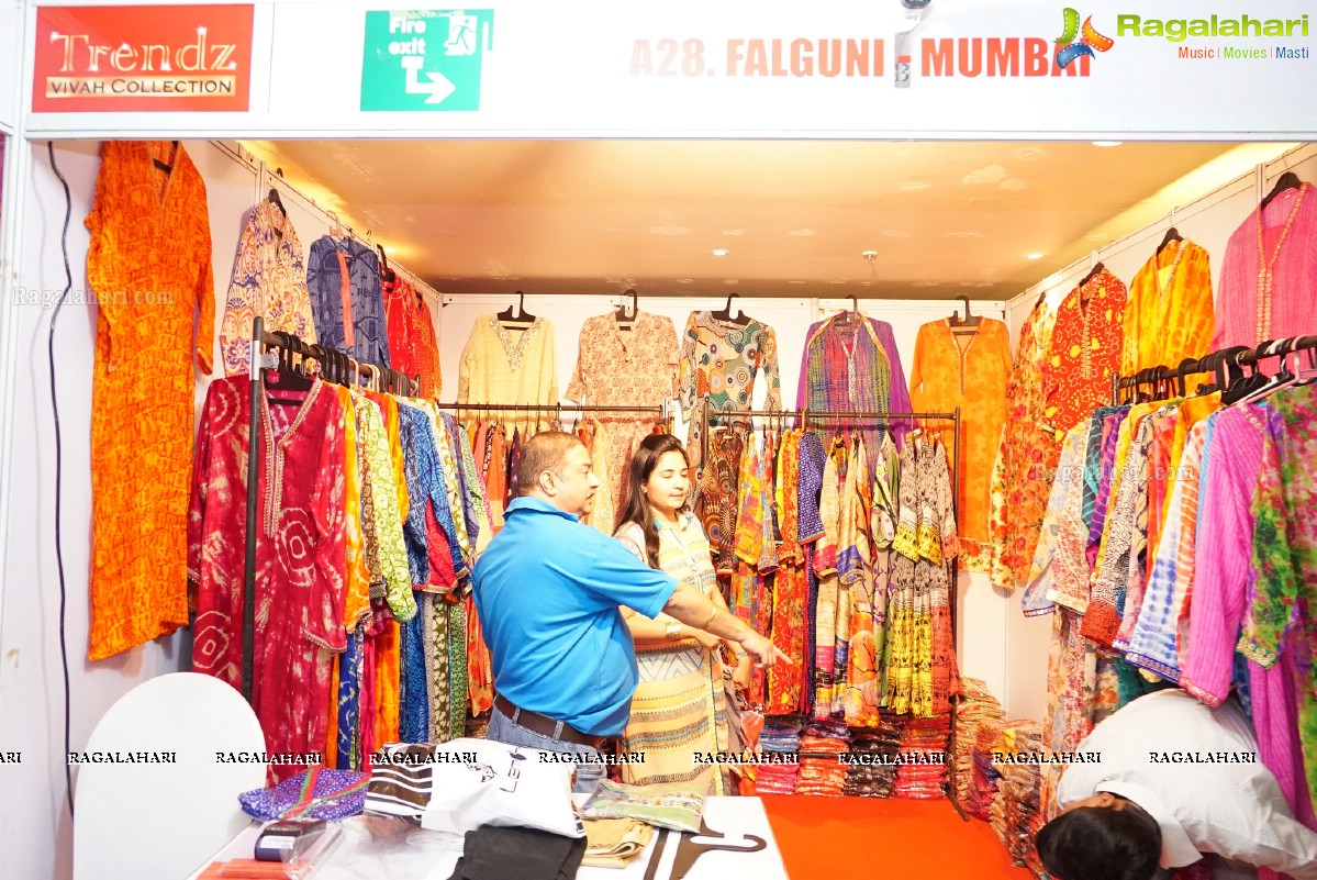 Sai Krupa inaugurates Trendz Vivah Collection Exhibition and Sale 2016 at Taj Krishna, Hyderabad