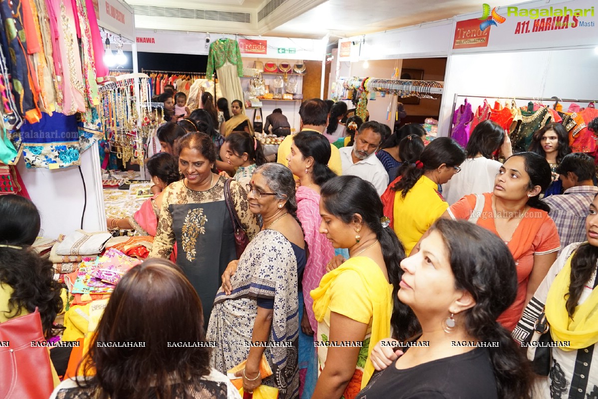 Sai Krupa inaugurates Trendz Vivah Collection Exhibition and Sale 2016 at Taj Krishna, Hyderabad