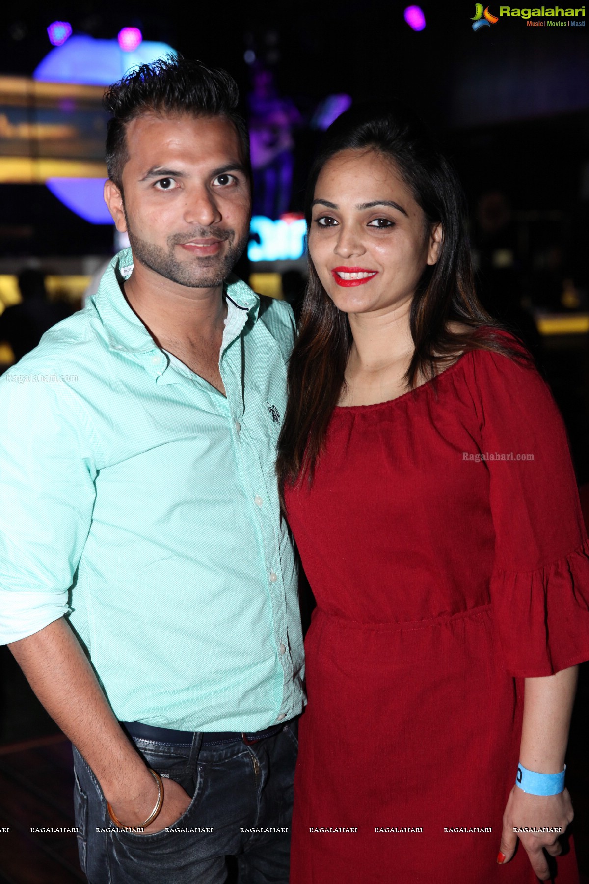 Anita Rathi-Sumeet Rathi 15th Wedding Anniversary Celebrations at Air Live