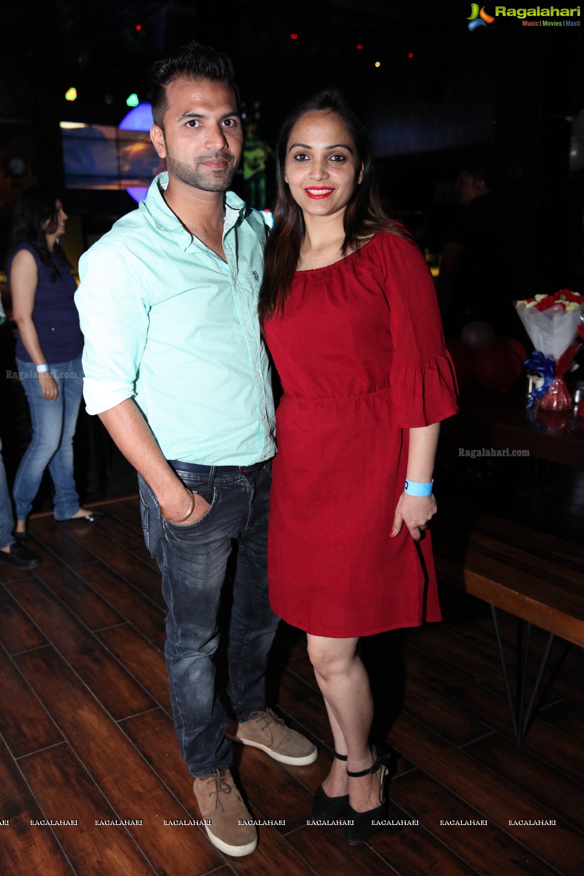 Anita Rathi-Sumeet Rathi 15th Wedding Anniversary Celebrations at Air Live