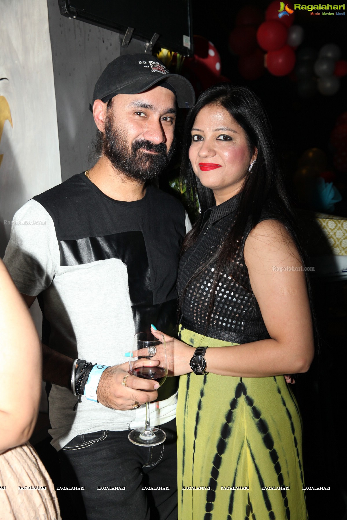 Anita Rathi-Sumeet Rathi 15th Wedding Anniversary Celebrations at Air Live