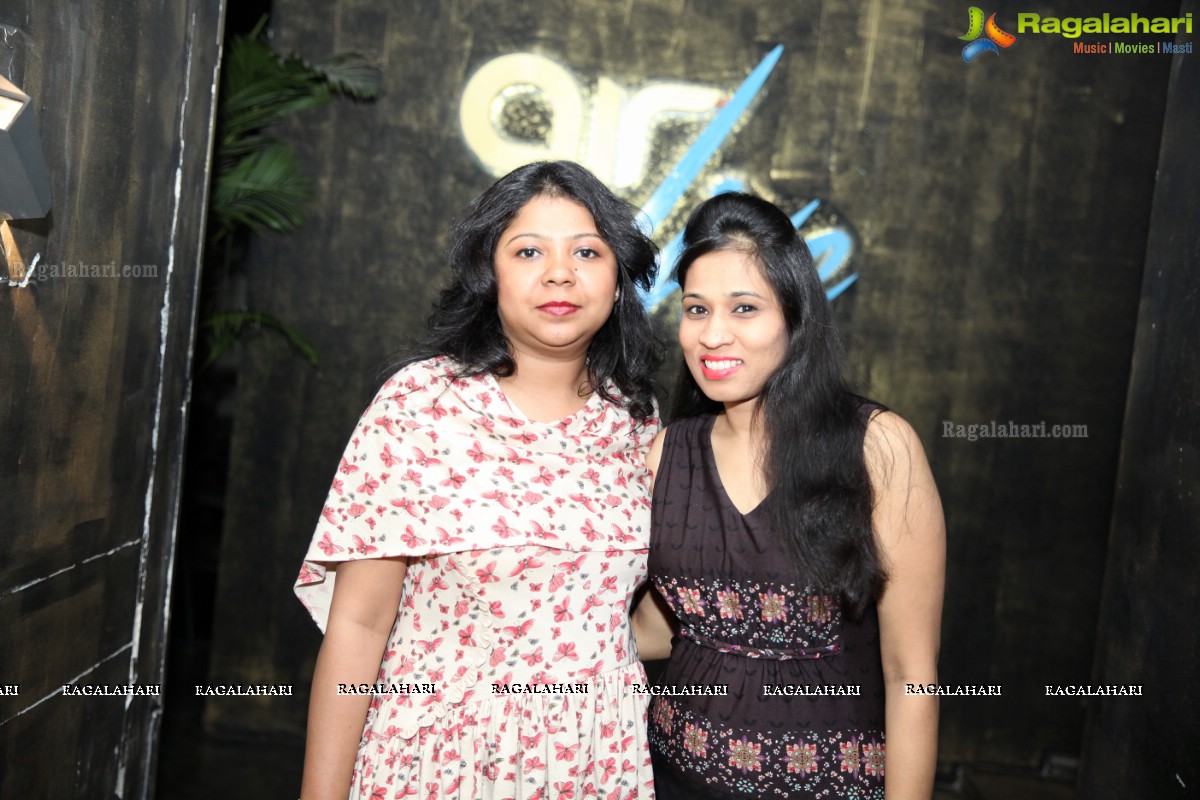 Anita Rathi-Sumeet Rathi 15th Wedding Anniversary Celebrations at Air Live