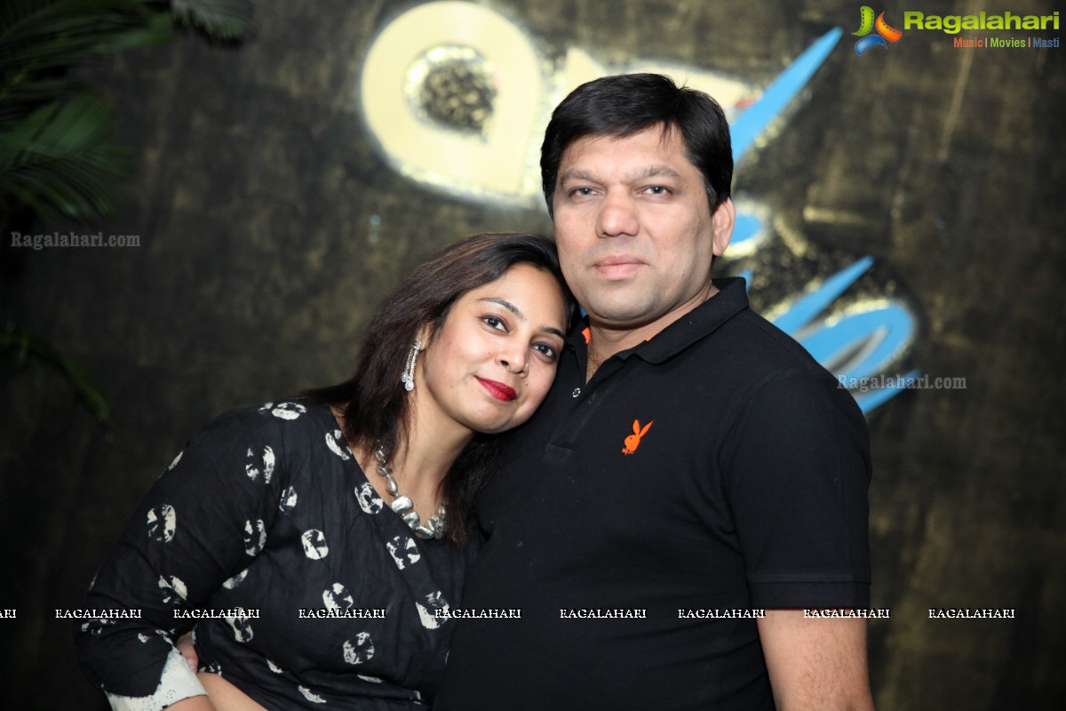 Anita Rathi-Sumeet Rathi 15th Wedding Anniversary Celebrations at Air Live