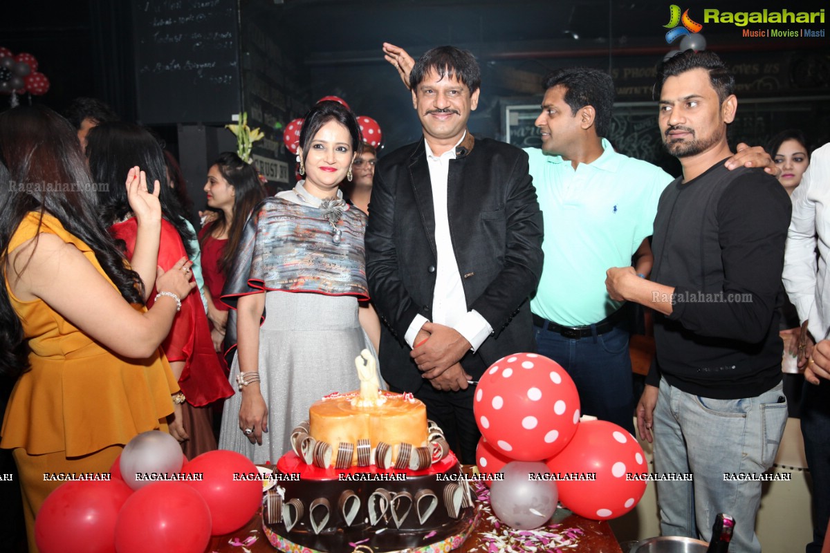 Anita Rathi-Sumeet Rathi 15th Wedding Anniversary Celebrations at Air Live