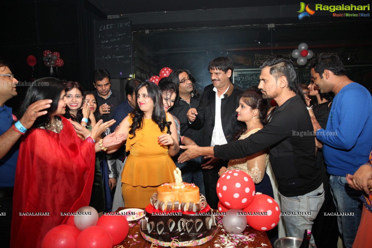 Anita Rathi-Sumeet Rathi 15th Wedding Anniversary Celebrations at Air Live