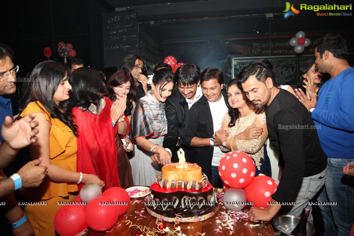 Anita Rathi-Sumeet Rathi 15th Wedding Anniversary Celebrations at Air Live