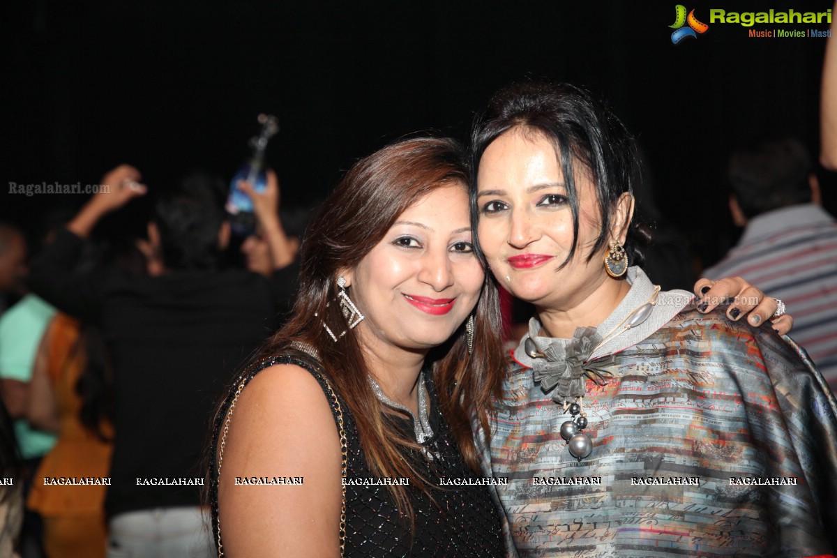 Anita Rathi-Sumeet Rathi 15th Wedding Anniversary Celebrations at Air Live