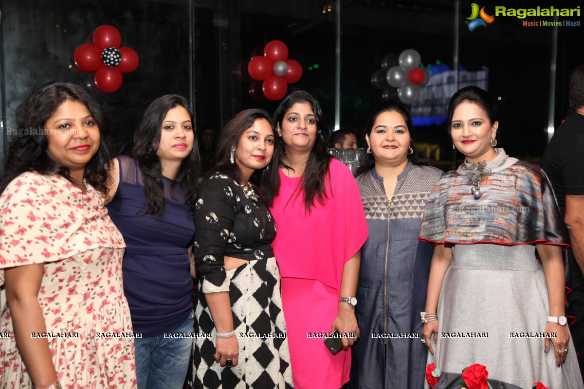Anita Rathi-Sumeet Rathi 15th Wedding Anniversary Celebrations at Air Live