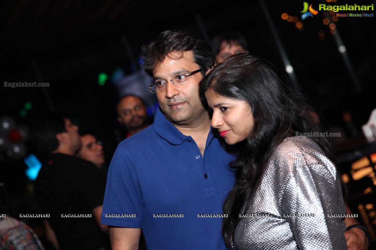 Anita Rathi-Sumeet Rathi 15th Wedding Anniversary Celebrations at Air Live