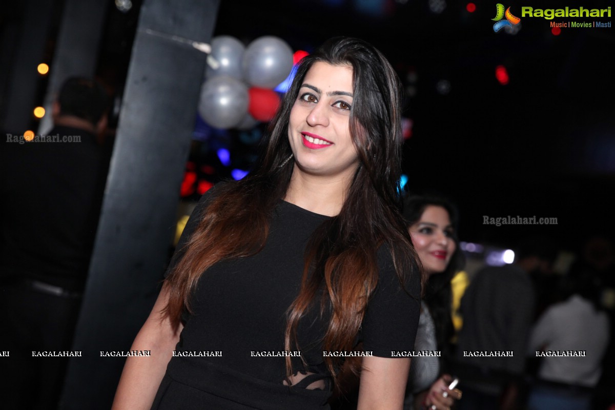 Anita Rathi-Sumeet Rathi 15th Wedding Anniversary Celebrations at Air Live