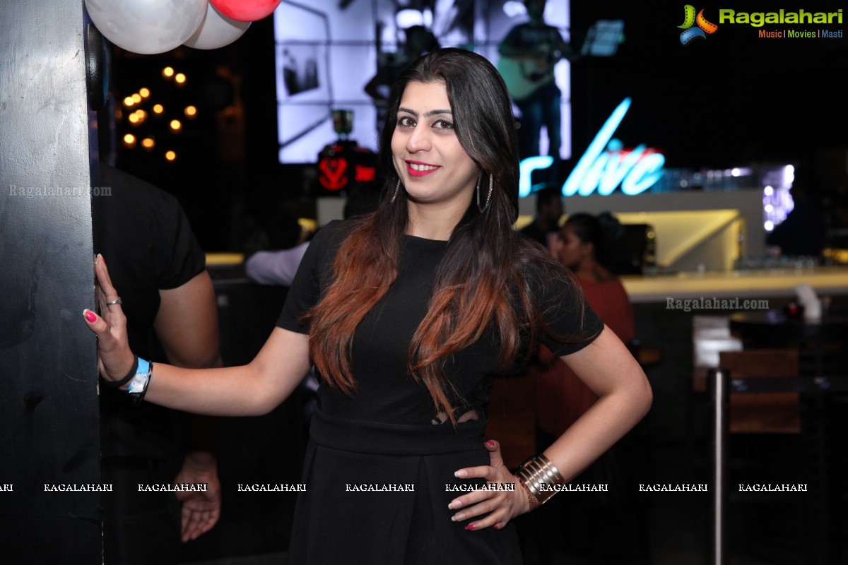 Anita Rathi-Sumeet Rathi 15th Wedding Anniversary Celebrations at Air Live