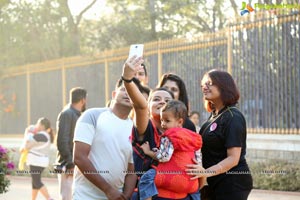 Pinkathon's Baby Wearing Walk with Milind Soman