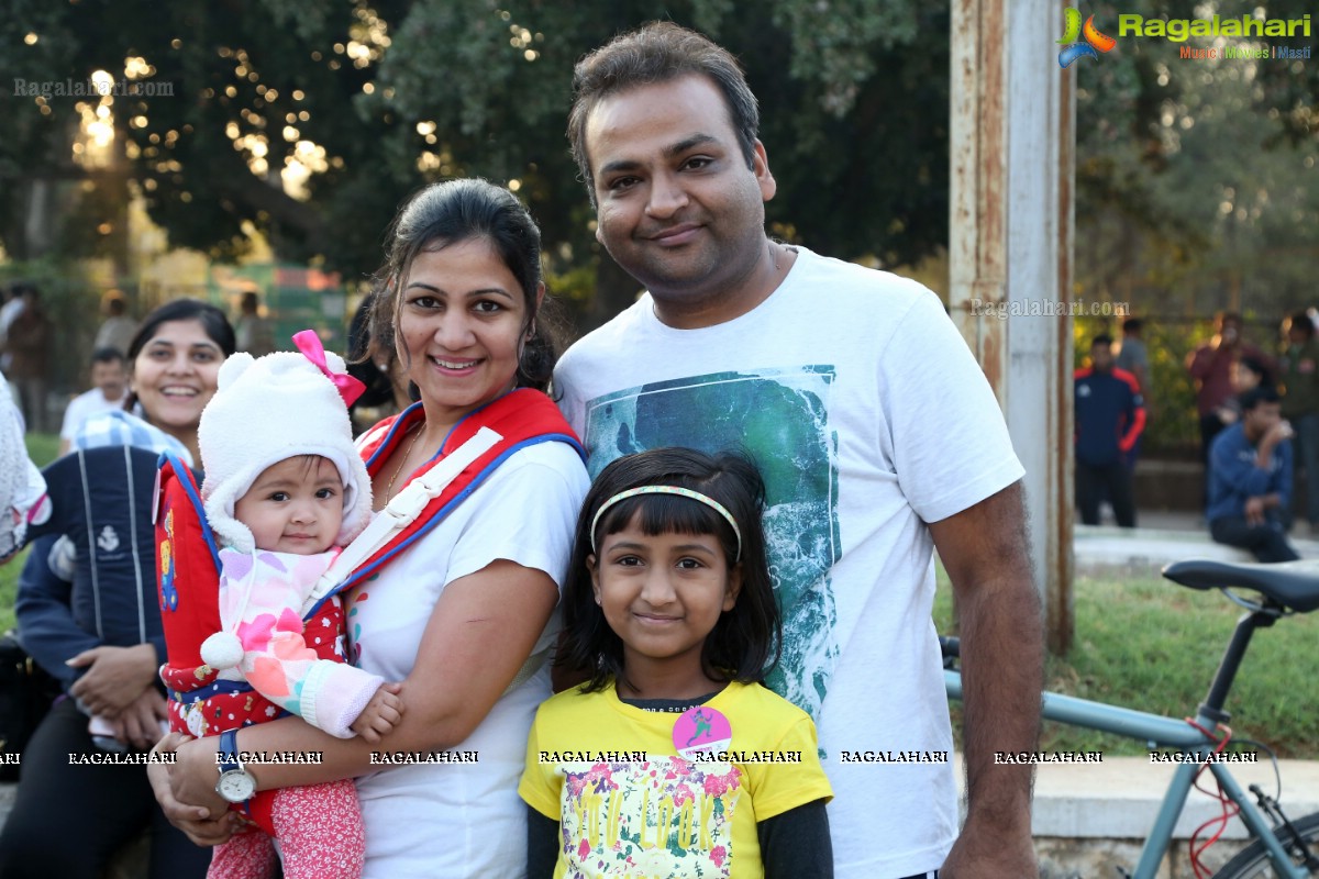 Pinkathon's Baby Wearing Walk with Milind Soman