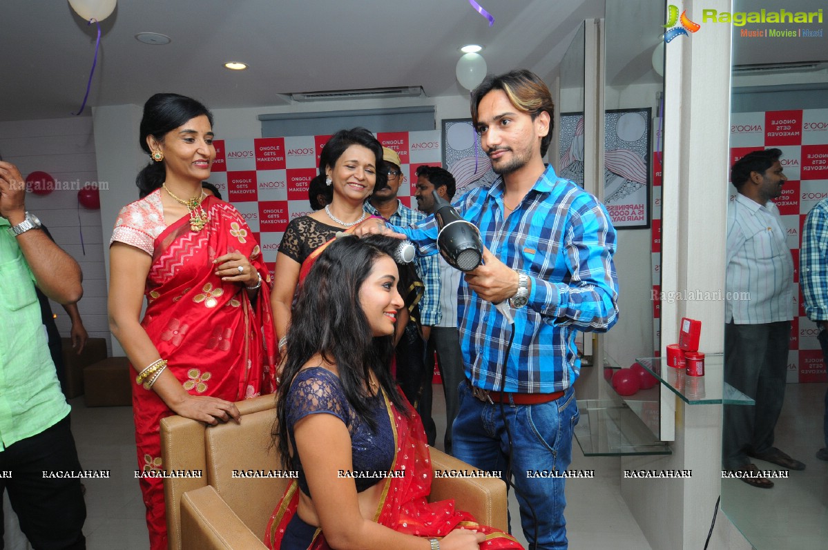 Bhanu Tripathi launches Anoo's at Ongole
