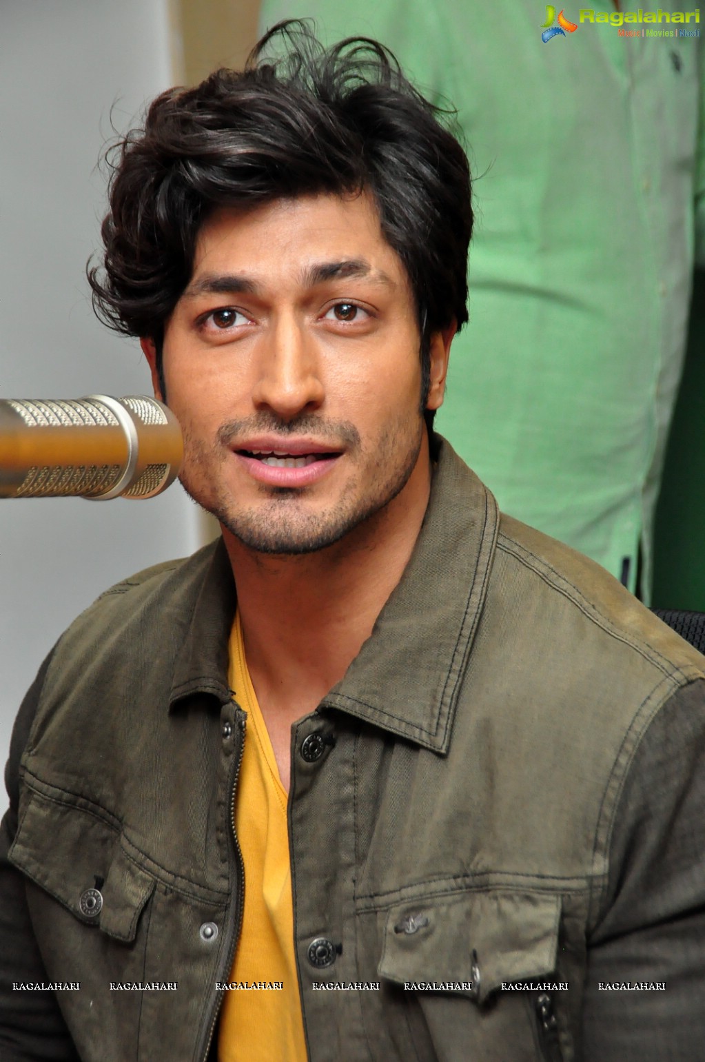 Commando 2 Team at Radio Mirchi