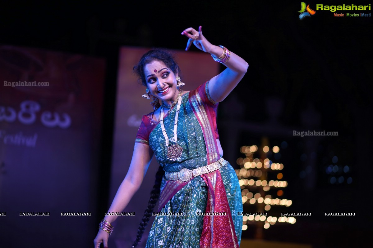 Gudi Sambaralu - A Bharatnatyam Recital by Smita Madhav and Kuchipudi Recital by Yashoda at Dharmapuri Kshetram, Hyderabad