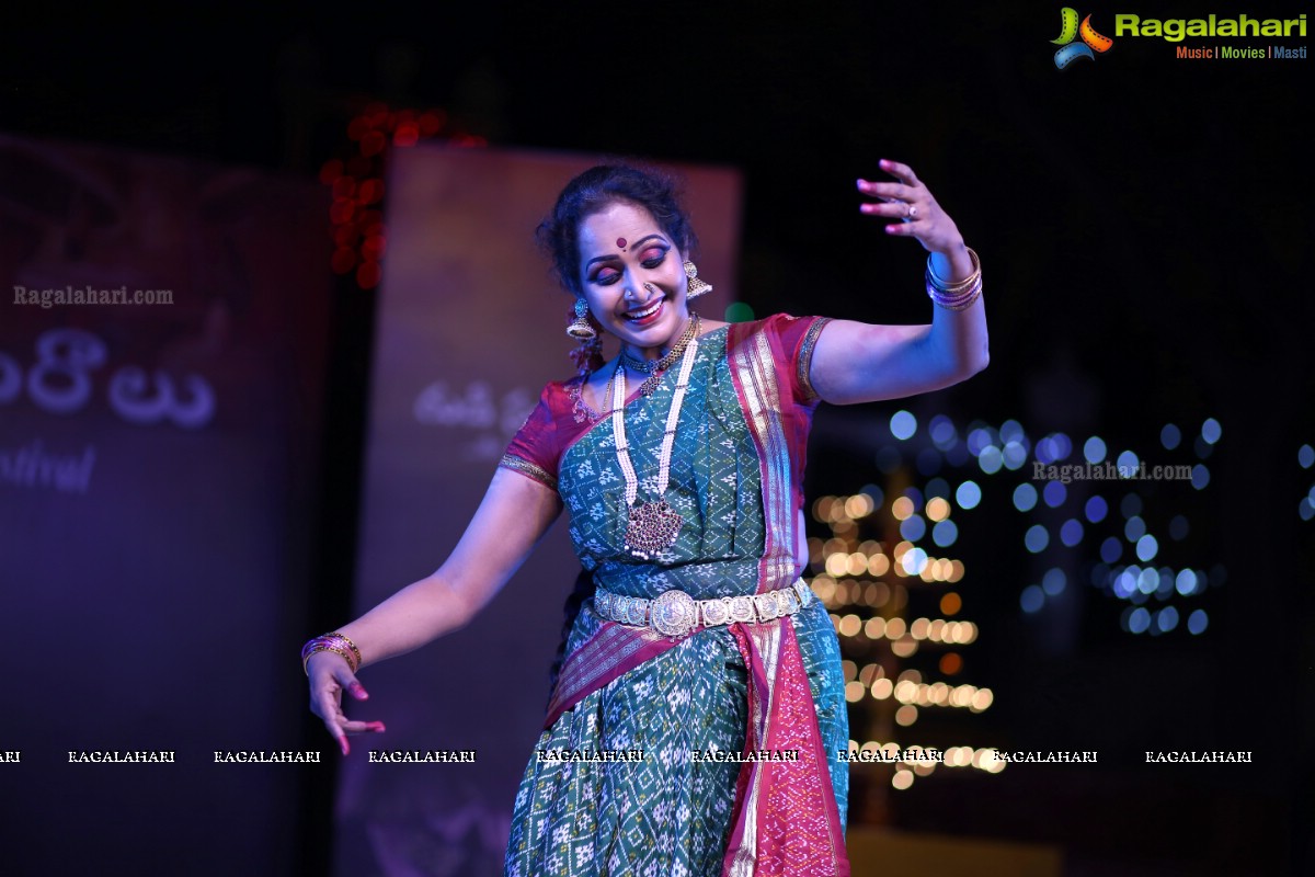 Gudi Sambaralu - A Bharatnatyam Recital by Smita Madhav and Kuchipudi Recital by Yashoda at Dharmapuri Kshetram, Hyderabad