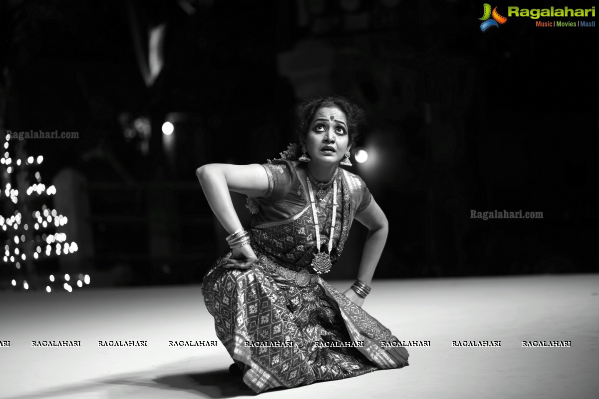 Gudi Sambaralu - A Bharatnatyam Recital by Smita Madhav and Kuchipudi Recital by Yashoda at Dharmapuri Kshetram, Hyderabad