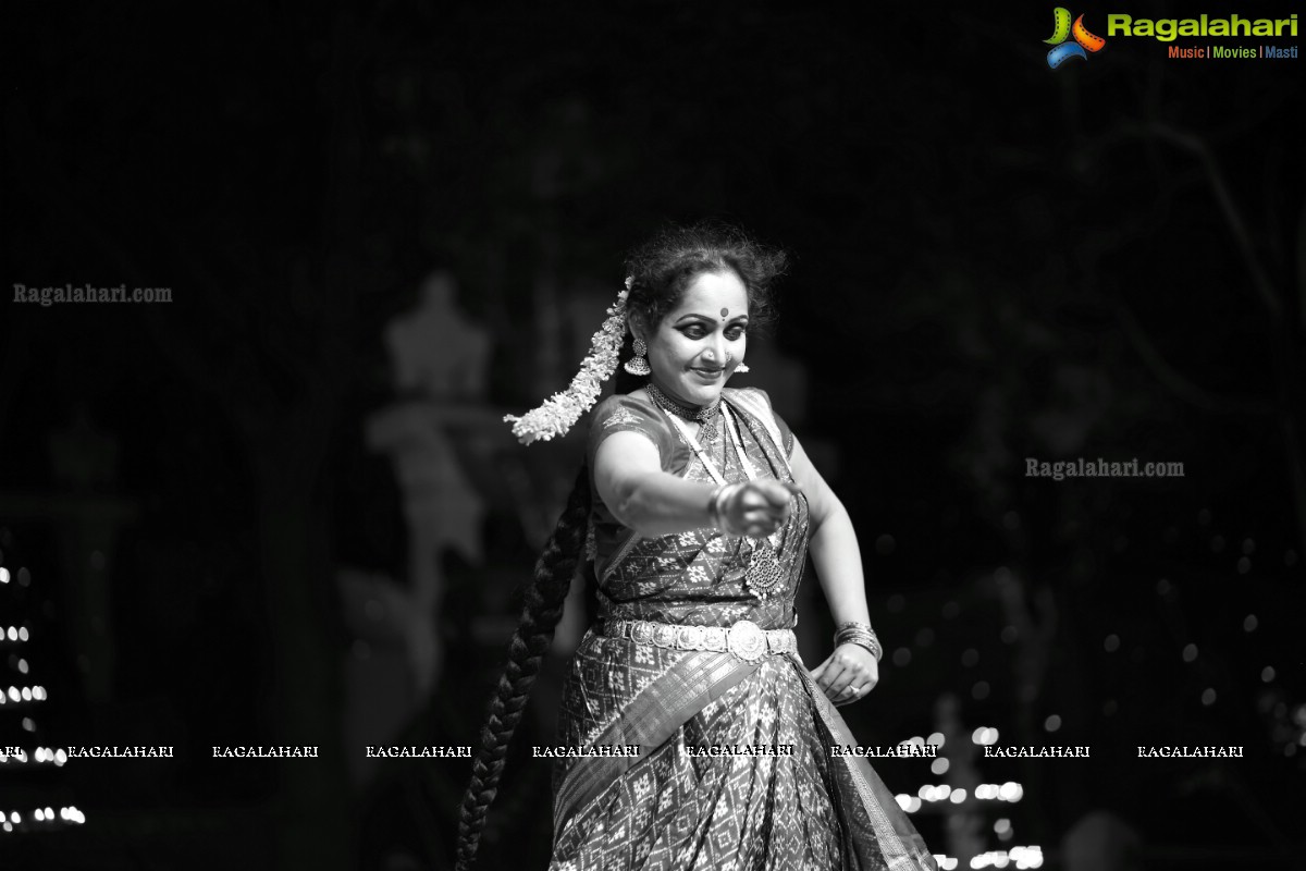 Gudi Sambaralu - A Bharatnatyam Recital by Smita Madhav and Kuchipudi Recital by Yashoda at Dharmapuri Kshetram, Hyderabad