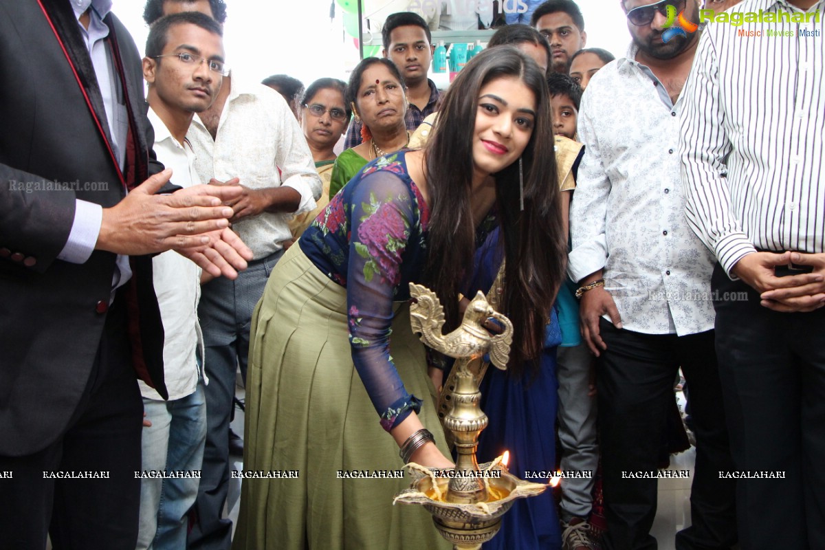 Yamini Bhaskar inaugurates Green Trends Outlet at Chandanagar Main Road, Hyderabad