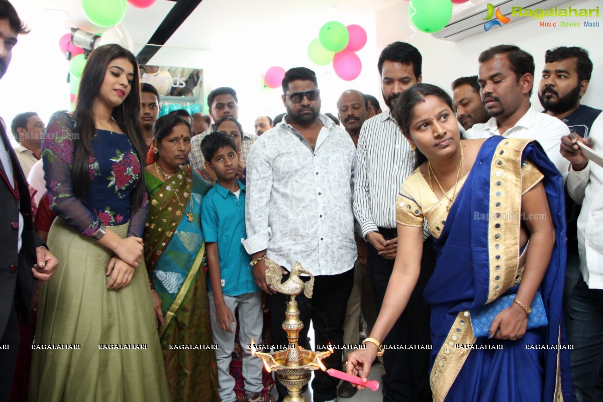 Yamini Bhaskar inaugurates Green Trends Outlet at Chandanagar Main Road, Hyderabad