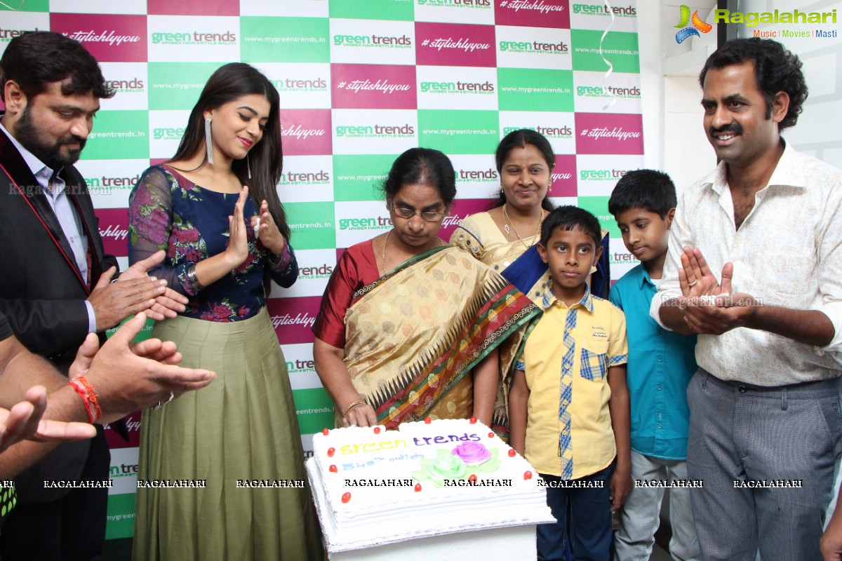 Yamini Bhaskar inaugurates Green Trends Outlet at Chandanagar Main Road, Hyderabad