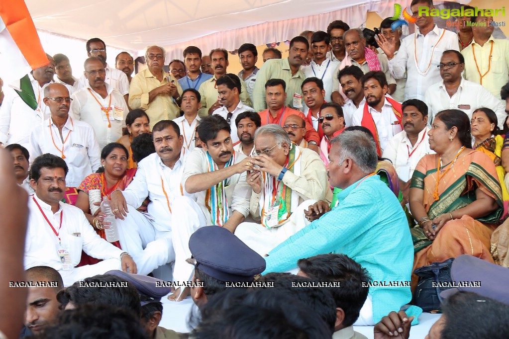 Janasena Chief Pawan Kalyan at Cheneta Garjana