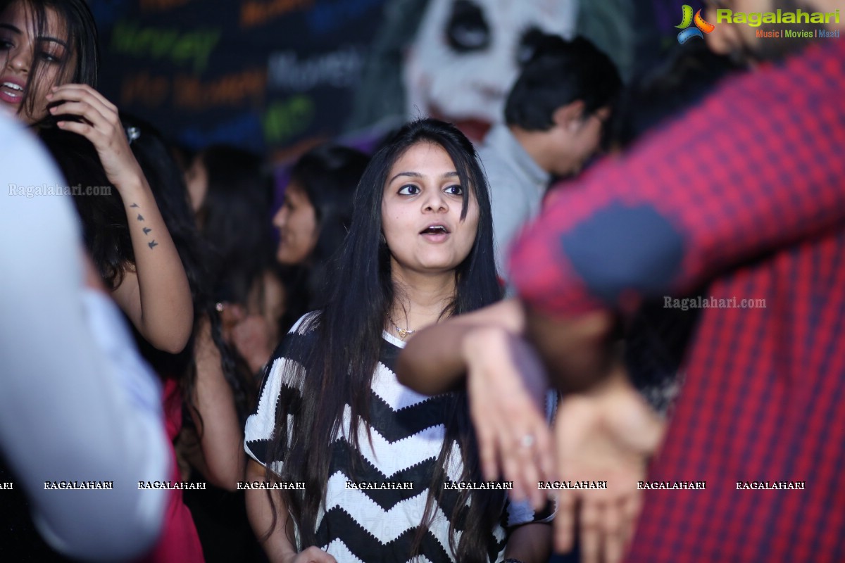 Saturday Night at The Lal Street, Hyderabad