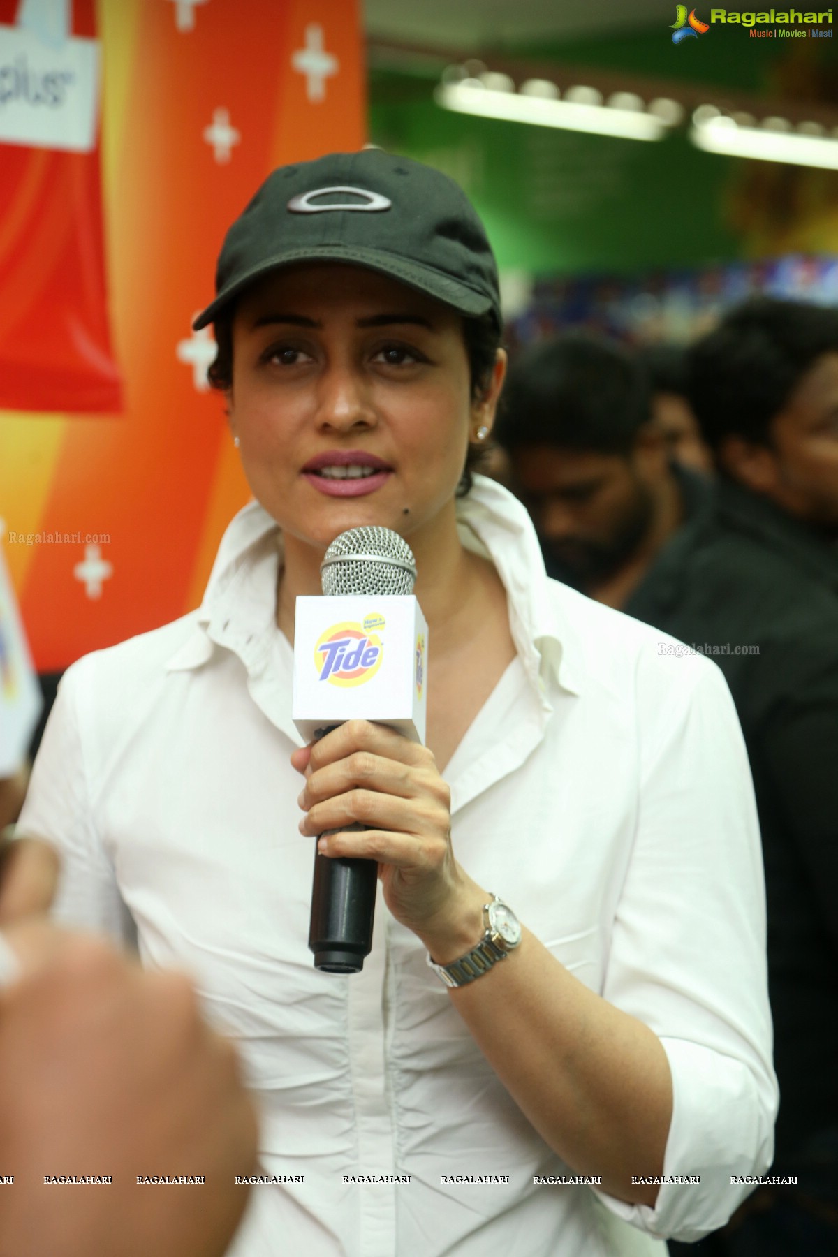 Namrata Shirodkar launches New Tide Plus at Big Bazaar, Ameerpet, Hyderabad