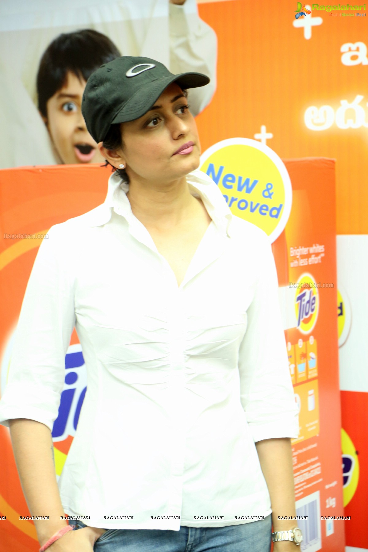 Namrata Shirodkar launches New Tide Plus at Big Bazaar, Ameerpet, Hyderabad