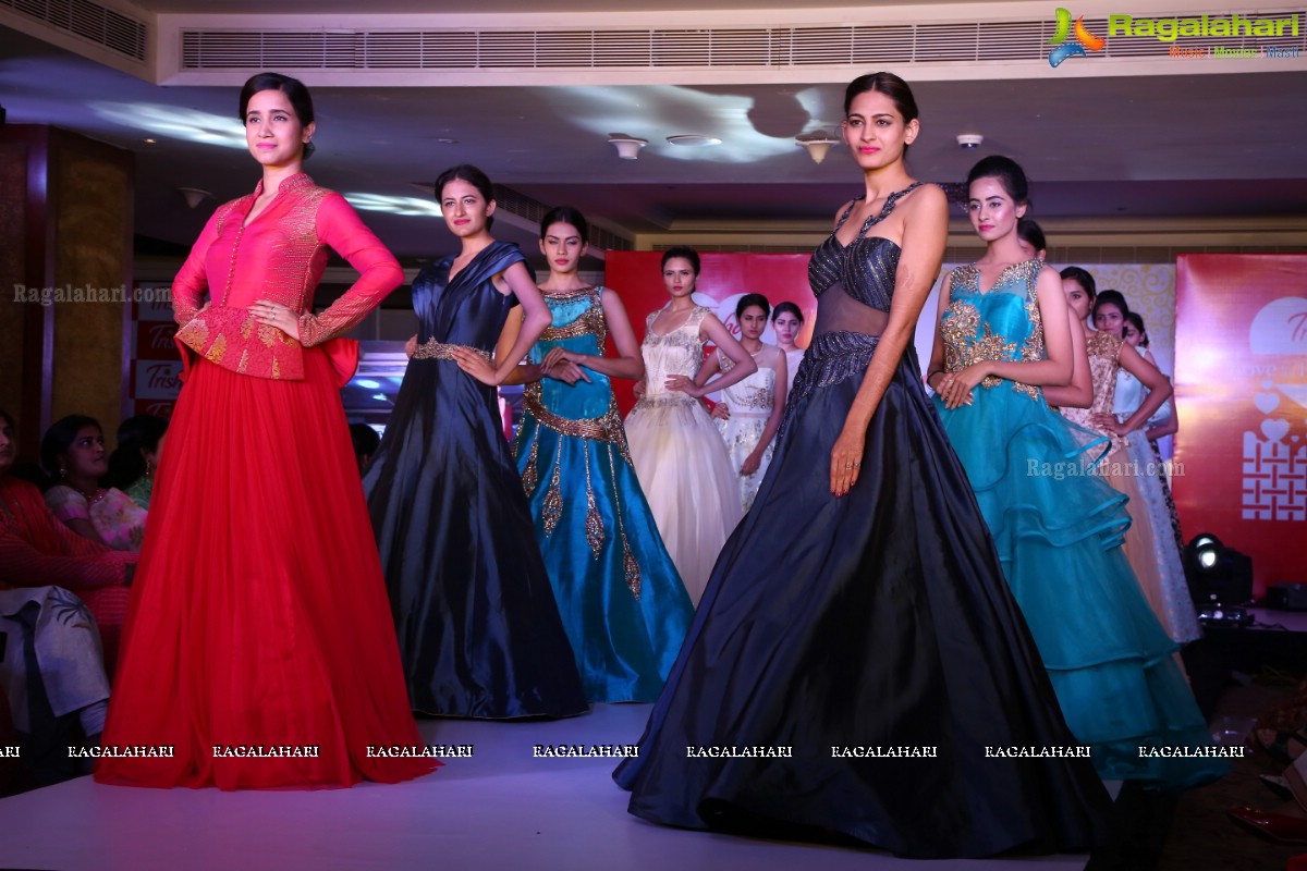 Trisha Love for Handloom Fashion Show at Taj Krishna, Hyderabad