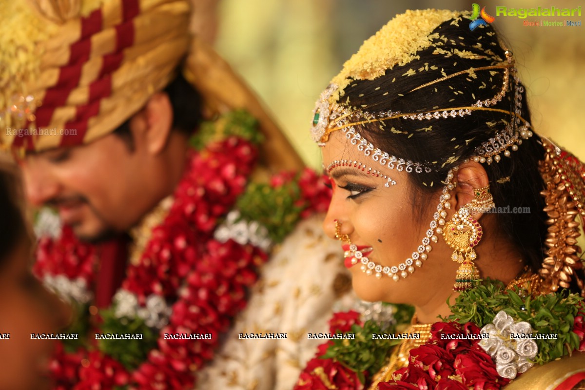 Grand Wedding of Vishnu Vardhini and Anup Chand at Sri Durga Convention, Hyderabad