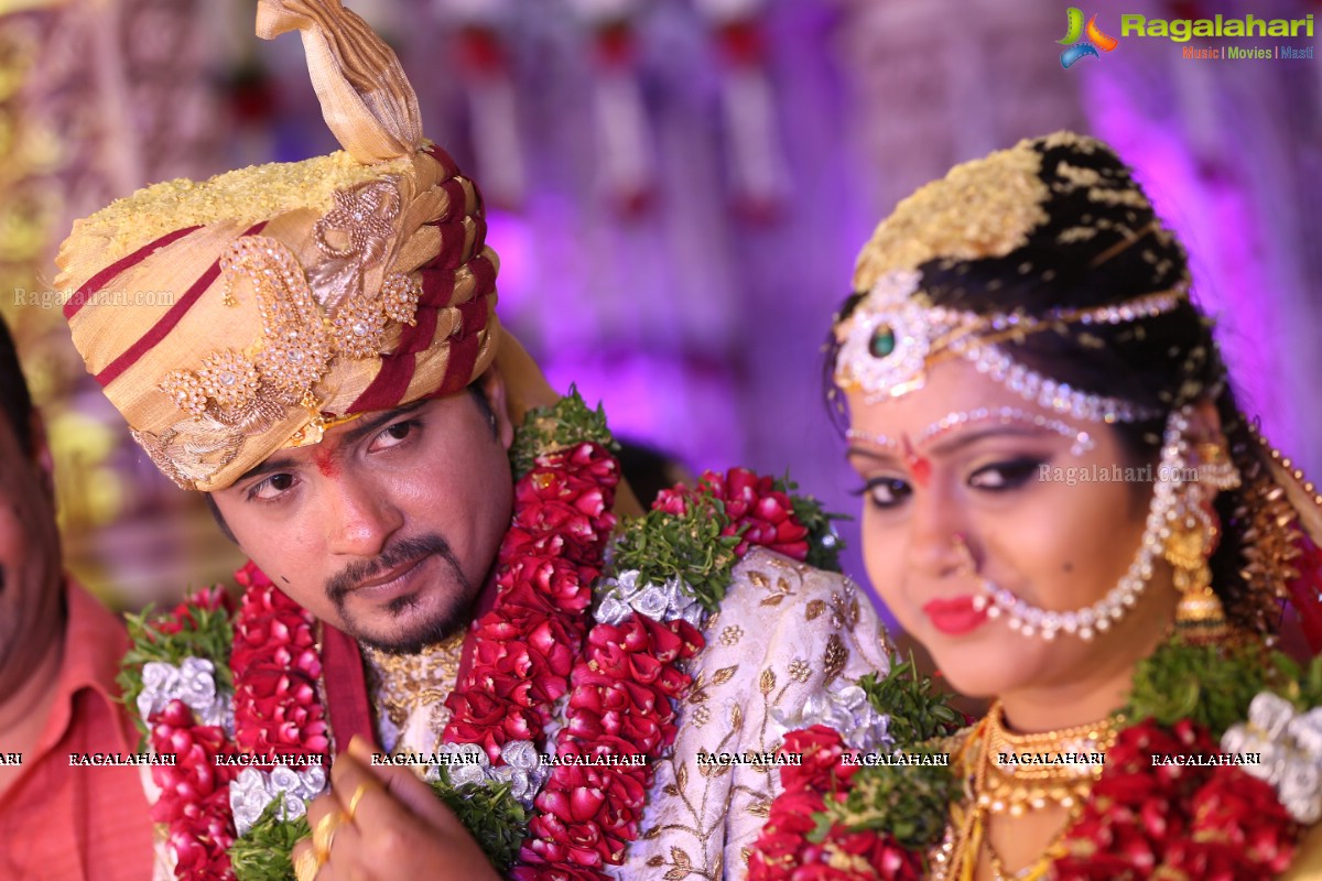 Grand Wedding of Vishnu Vardhini and Anup Chand at Sri Durga Convention, Hyderabad