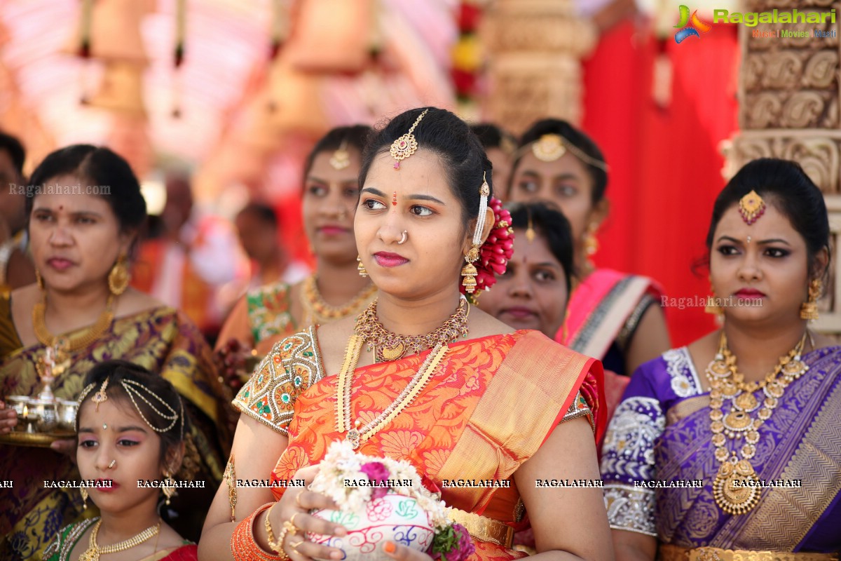 Grand Wedding of Vishnu Vardhini and Anup Chand at Sri Durga Convention, Hyderabad