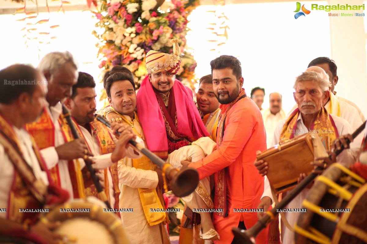 Grand Wedding of Vishnu Vardhini and Anup Chand at Sri Durga Convention, Hyderabad