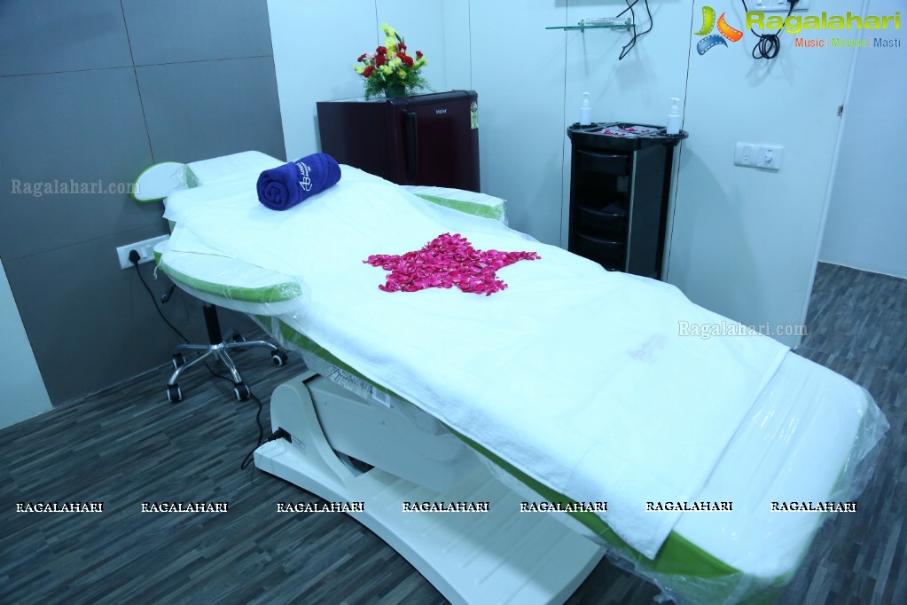 Anupama Parameswaran inaugurates ABC Clinic, Banjara Hills