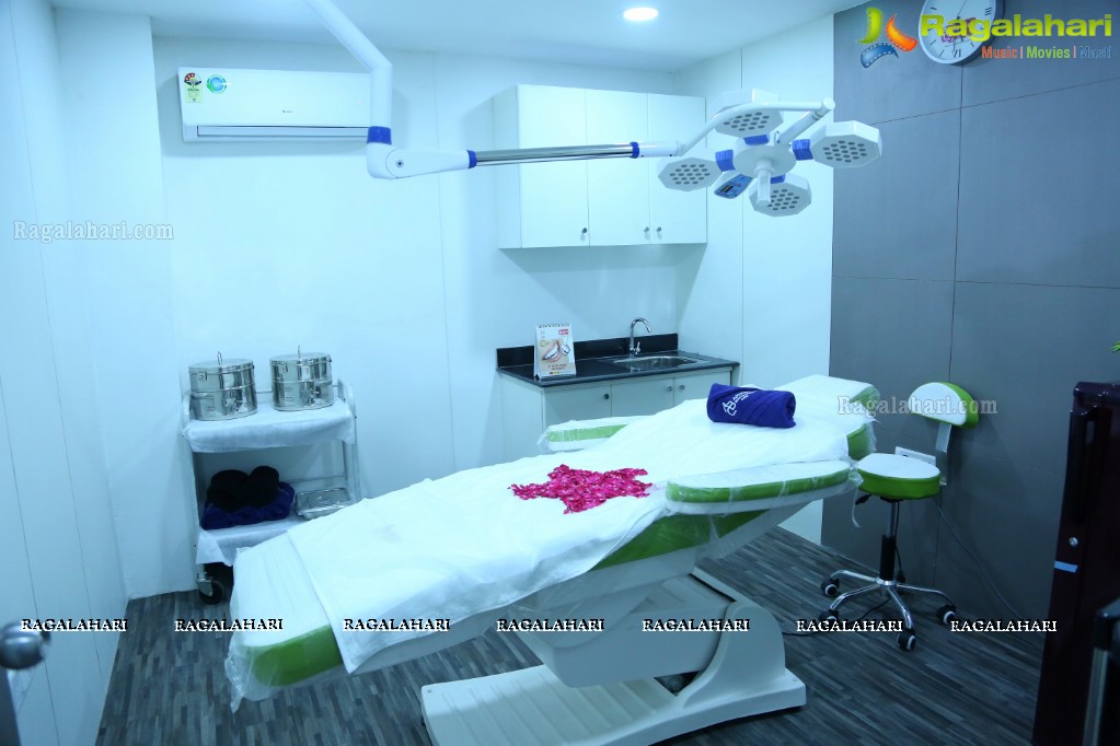 Anupama Parameswaran inaugurates ABC Clinic, Banjara Hills