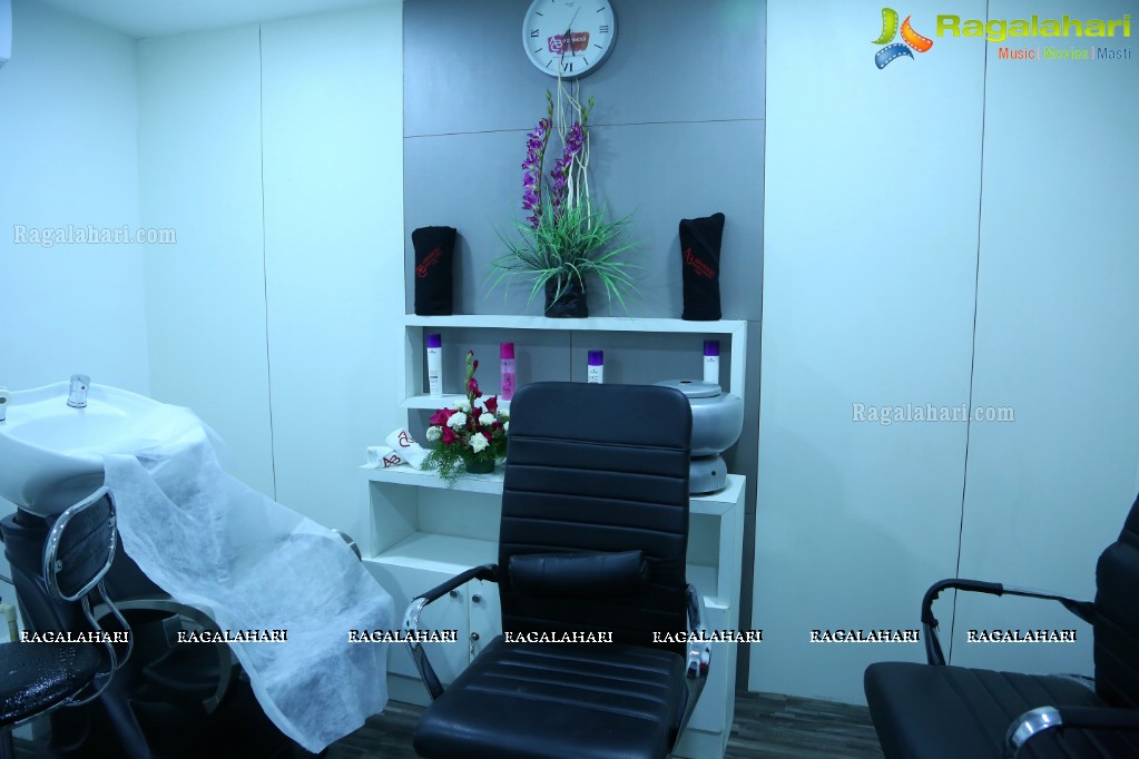 Anupama Parameswaran inaugurates ABC Clinic, Banjara Hills