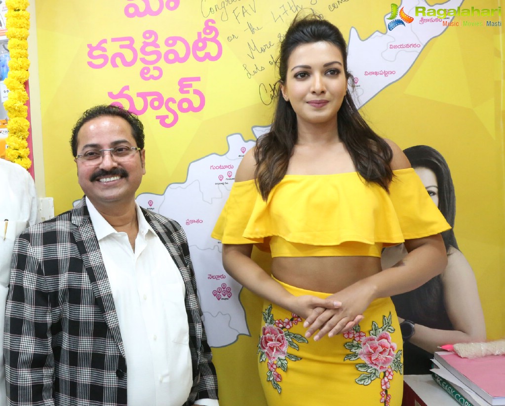 Catherine Tresa launches B New Store, Kadapa