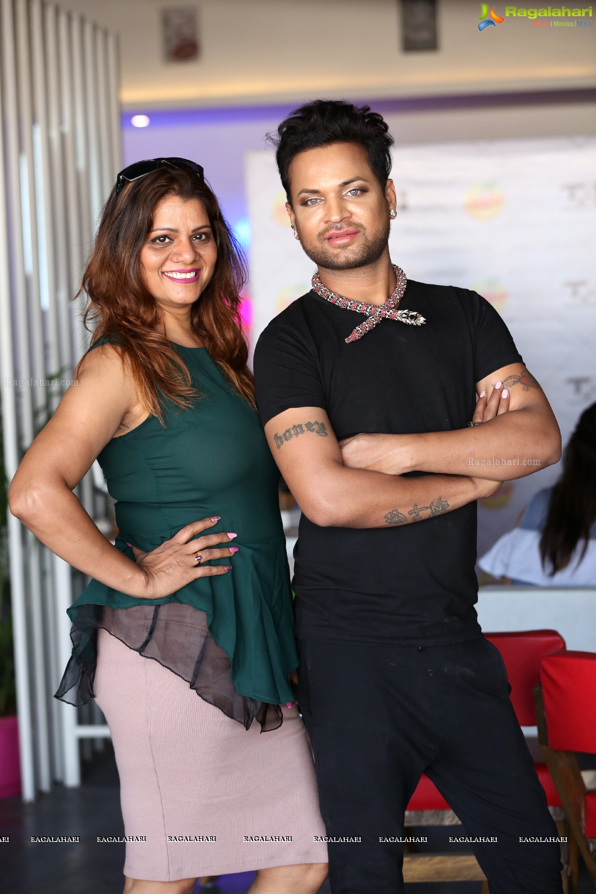 A One Day Makeup Workshop by Emraan Artistry at Miami Koffee N Kitchen