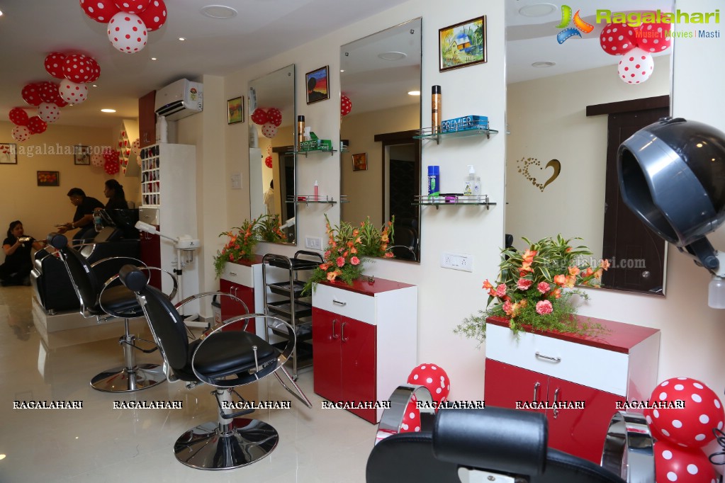 Sushila Bokadiya launches Essenz Family Spa and Salon at Kompally, Hyderabad