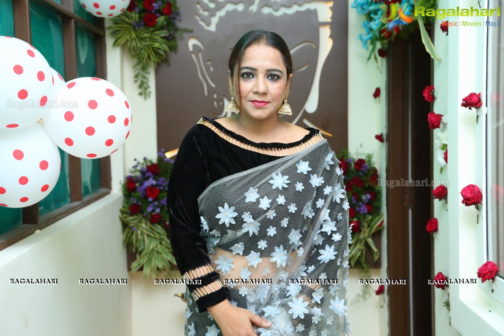 Sushila Bokadiya launches Essenz Family Spa and Salon at Kompally, Hyderabad