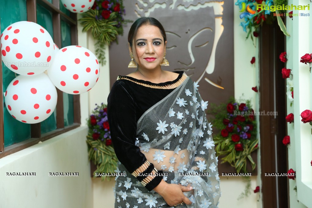 Sushila Bokadiya launches Essenz Family Spa and Salon at Kompally, Hyderabad