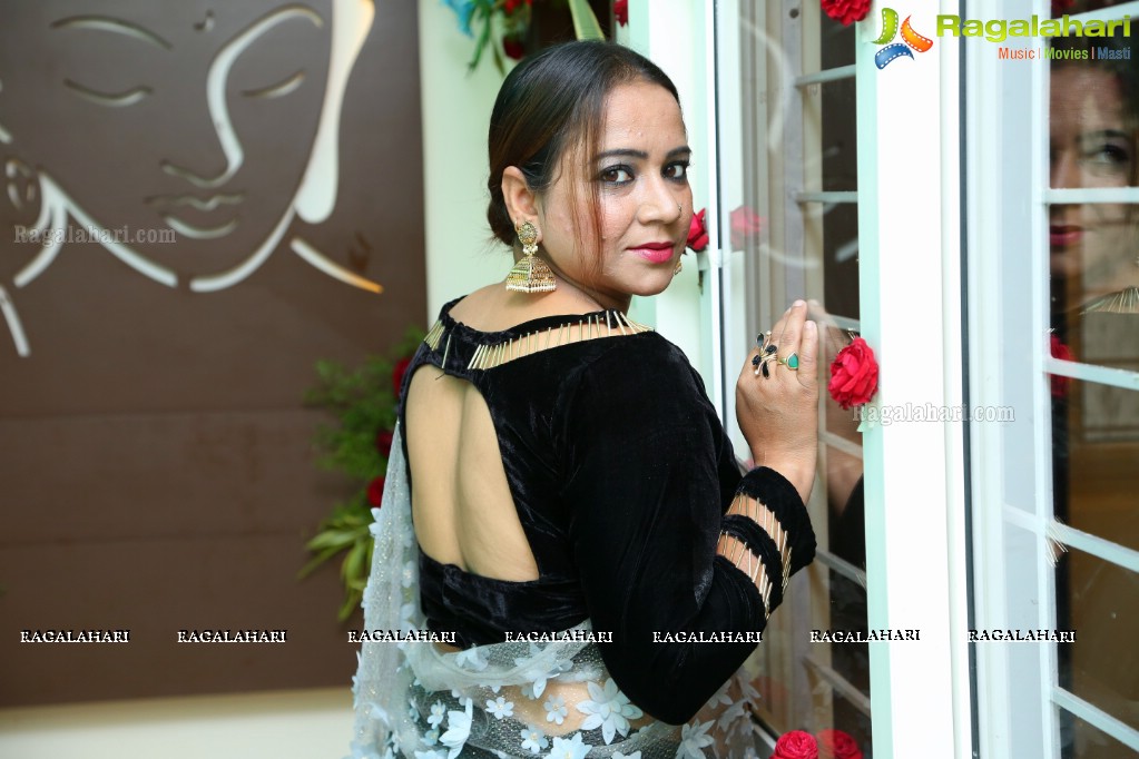 Sushila Bokadiya launches Essenz Family Spa and Salon at Kompally, Hyderabad