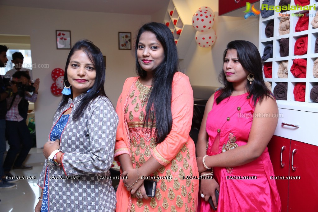 Sushila Bokadiya launches Essenz Family Spa and Salon at Kompally, Hyderabad