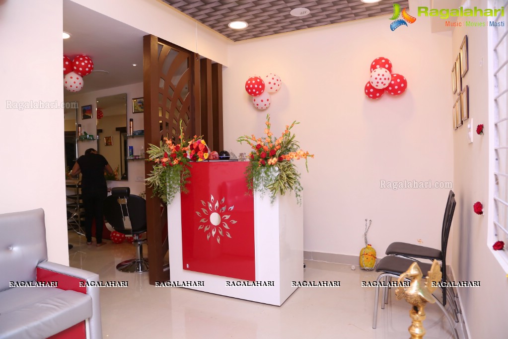 Sushila Bokadiya launches Essenz Family Spa and Salon at Kompally, Hyderabad