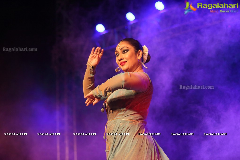 Gudi Sambaralu 2018 - Kathak by Sanjuktha Sinha at Shivalayam, Domakonda Fort