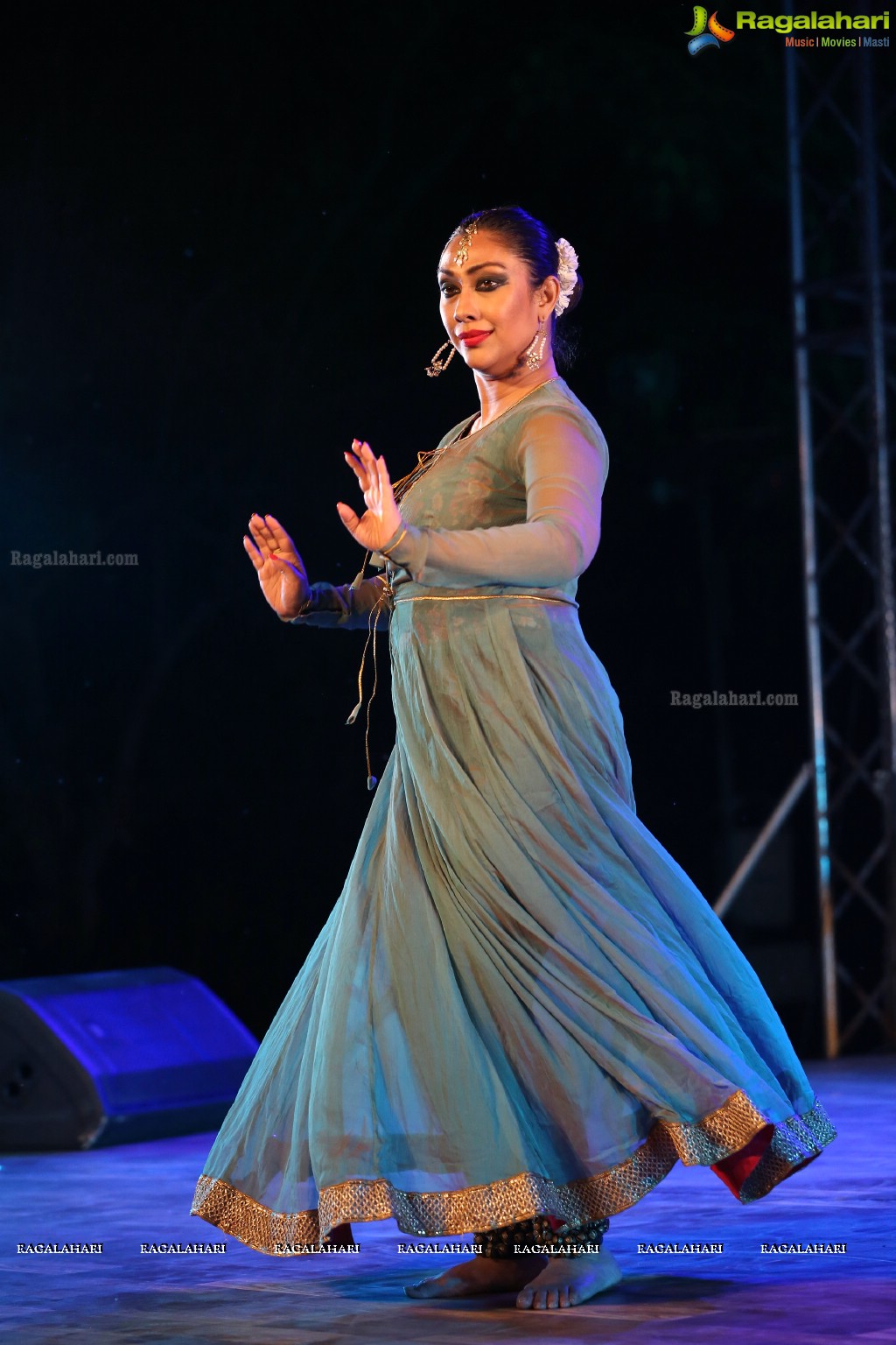 Gudi Sambaralu 2018 - Kathak by Sanjuktha Sinha at Shivalayam, Domakonda Fort