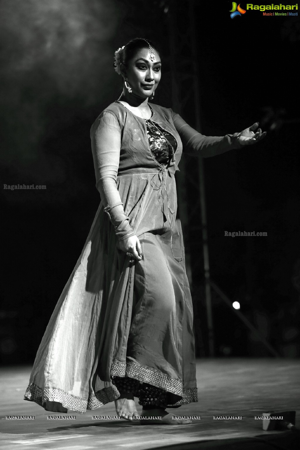 Gudi Sambaralu 2018 - Kathak by Sanjuktha Sinha at Shivalayam, Domakonda Fort