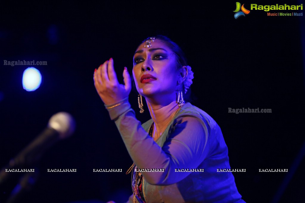 Gudi Sambaralu 2018 - Kathak by Sanjuktha Sinha at Shivalayam, Domakonda Fort